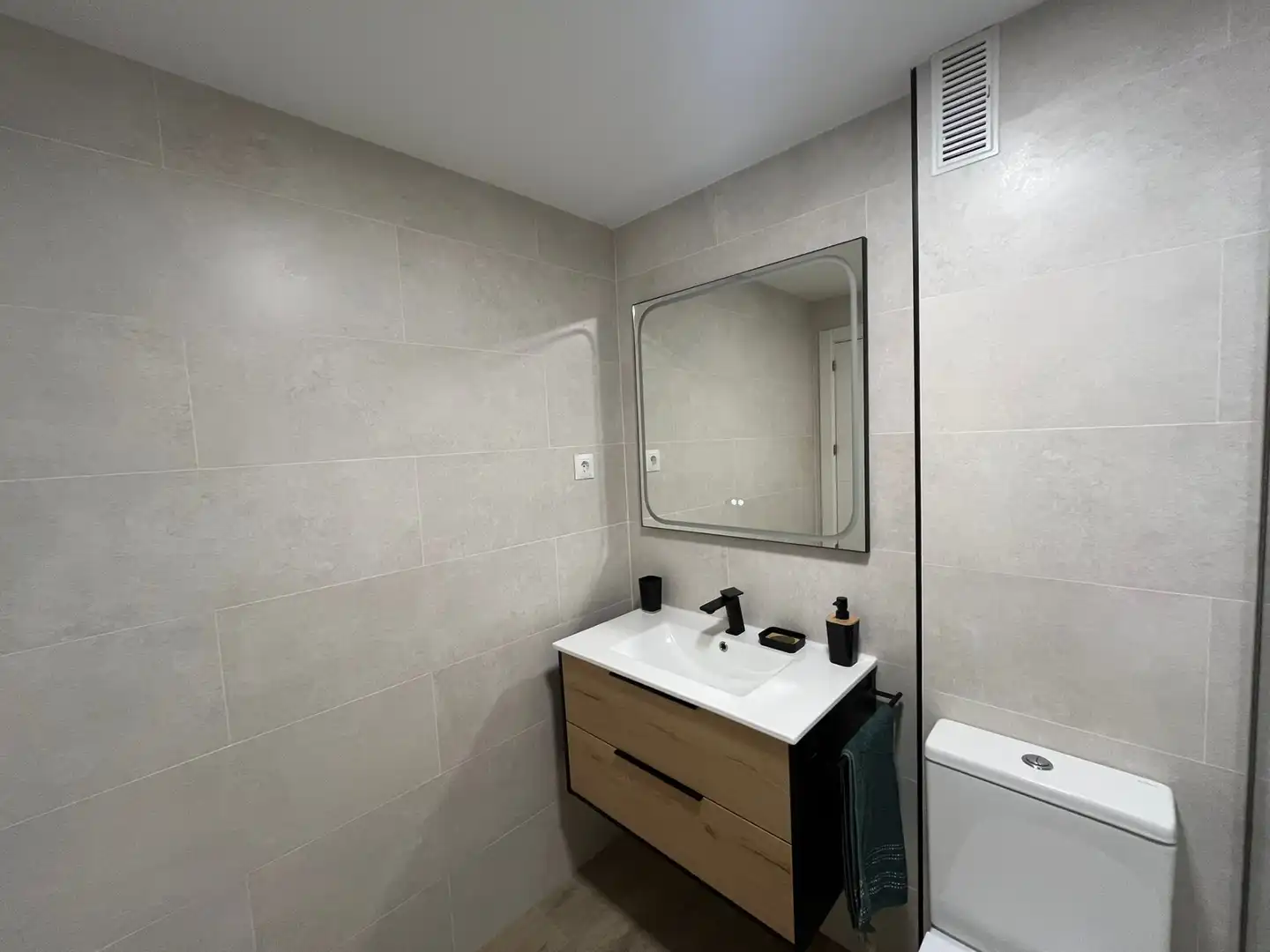 Badezimmer von Wohnung zur Miete in Rincón de la Victoria mit Klimaanlage, Terrasse und Möbliert