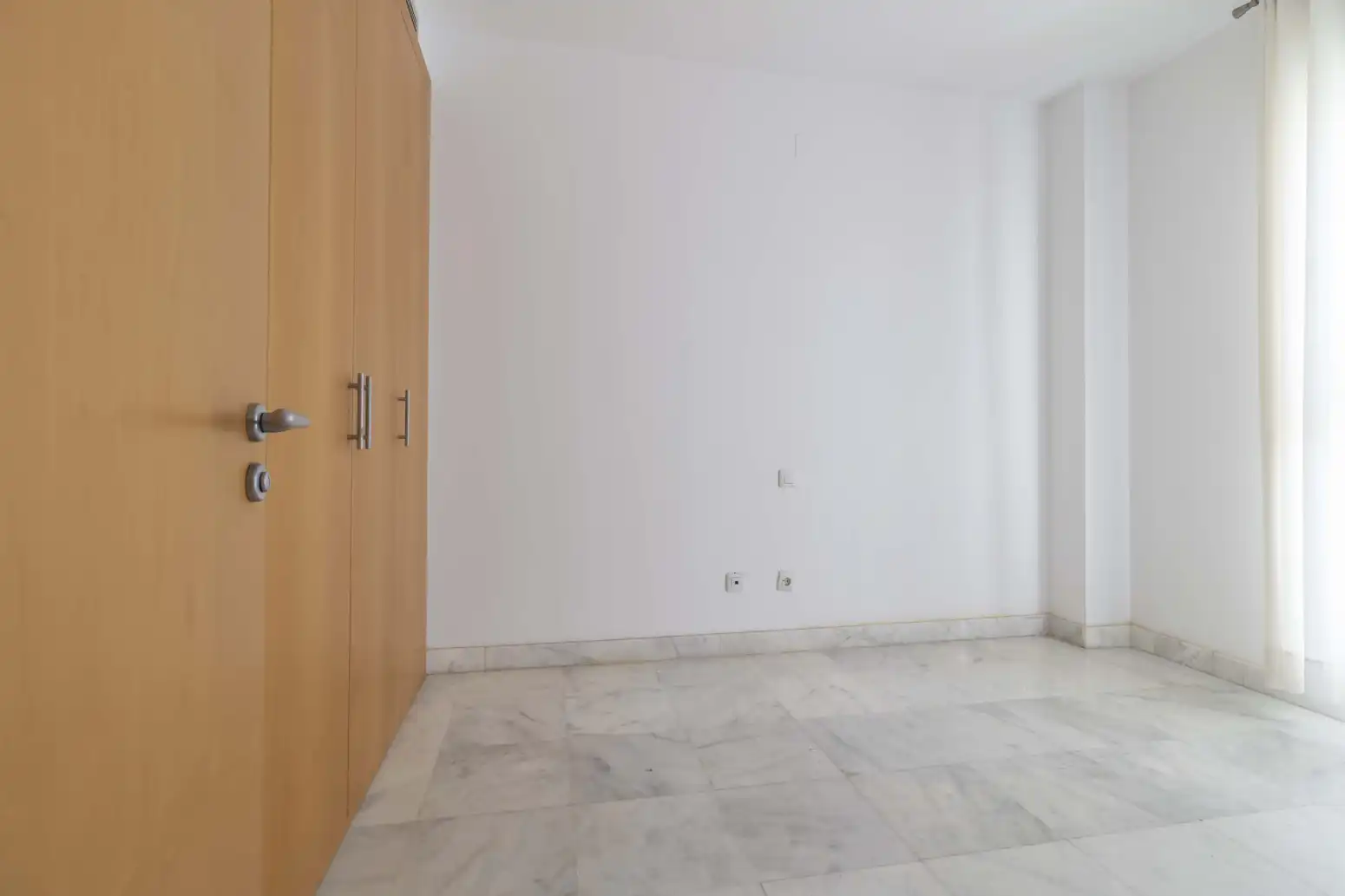 Habitación de Casa adosada en venta en Espartinas con Aire acondicionado, Terraza y Piscina