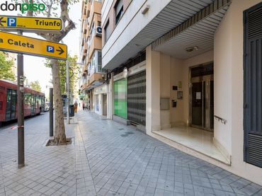 Business premises for sale in Avenida DOCTOR OLORIZ