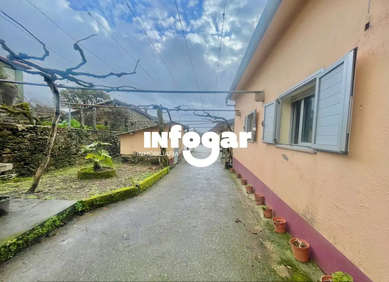 Vista exterior de Casa o xalet en venda en Tomiño amb Jardí privat i Moblat