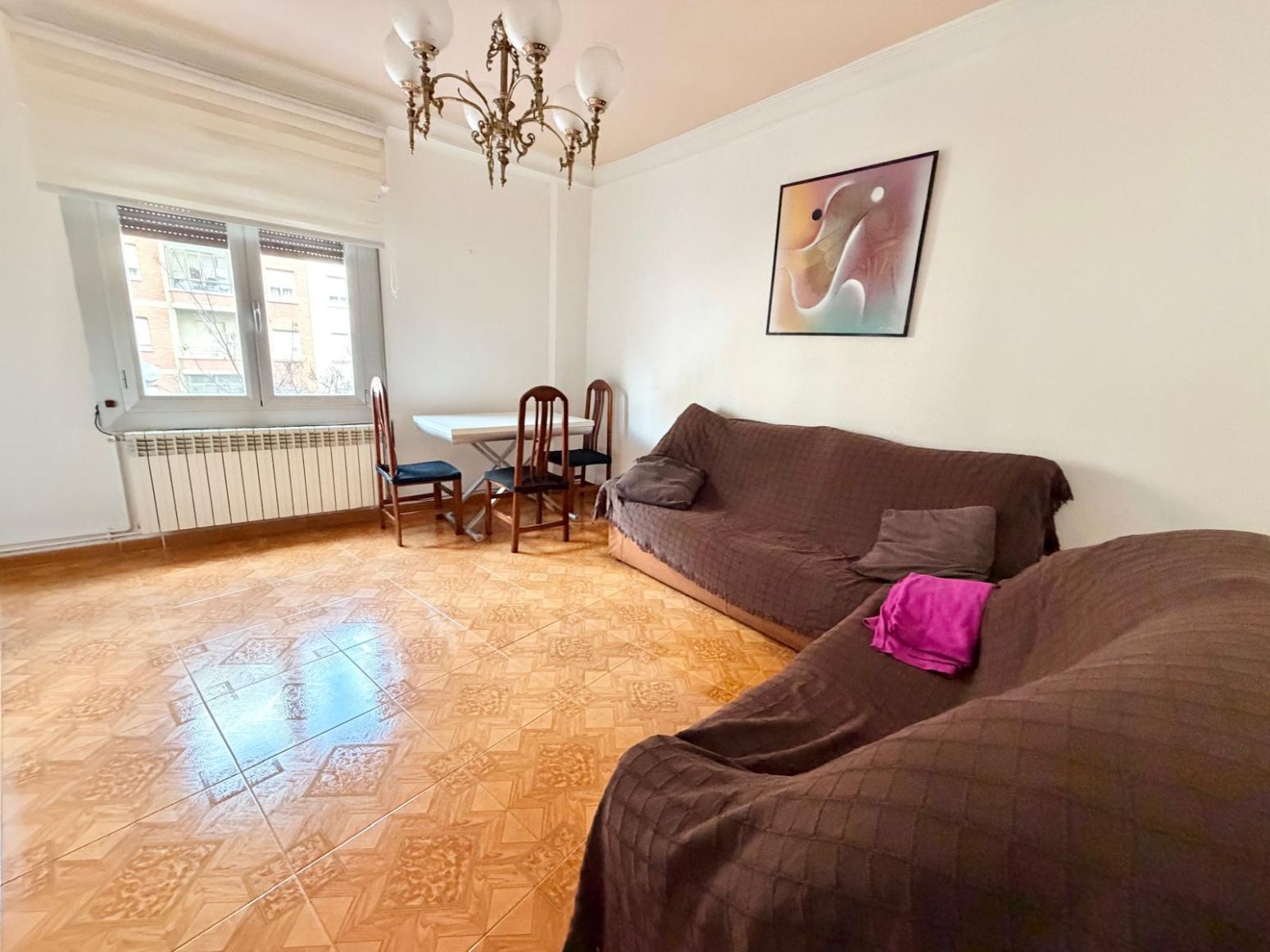 Sala d'estar de Pis de lloguer en  Logroño amb Calefacció, Terrassa i Moblat