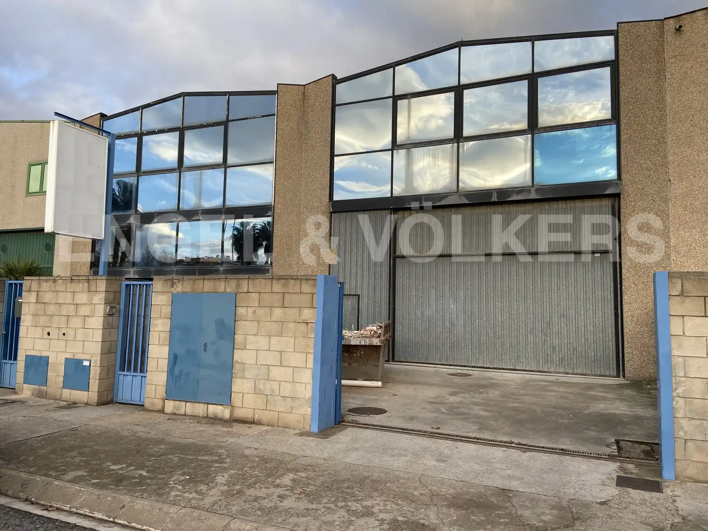 Exterior view of Industrial buildings for sale in El Prat de Llobregat