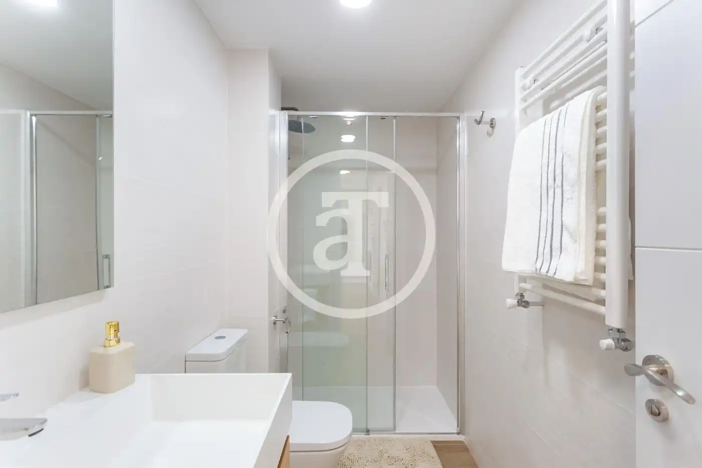 Bathroom of Flat for rent in Madrid  with Heating, Furnished and Oven