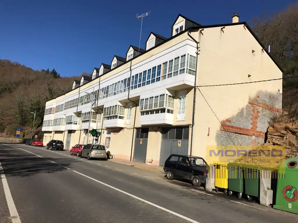 Pis en venda a Samos