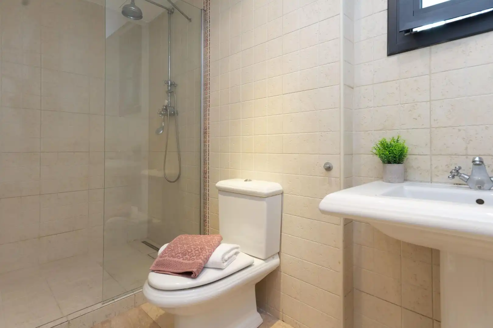 Baño de Casa o chalet en venta en Cerdanyola del Vallès con Aire acondicionado, Calefacción y Jardín privado