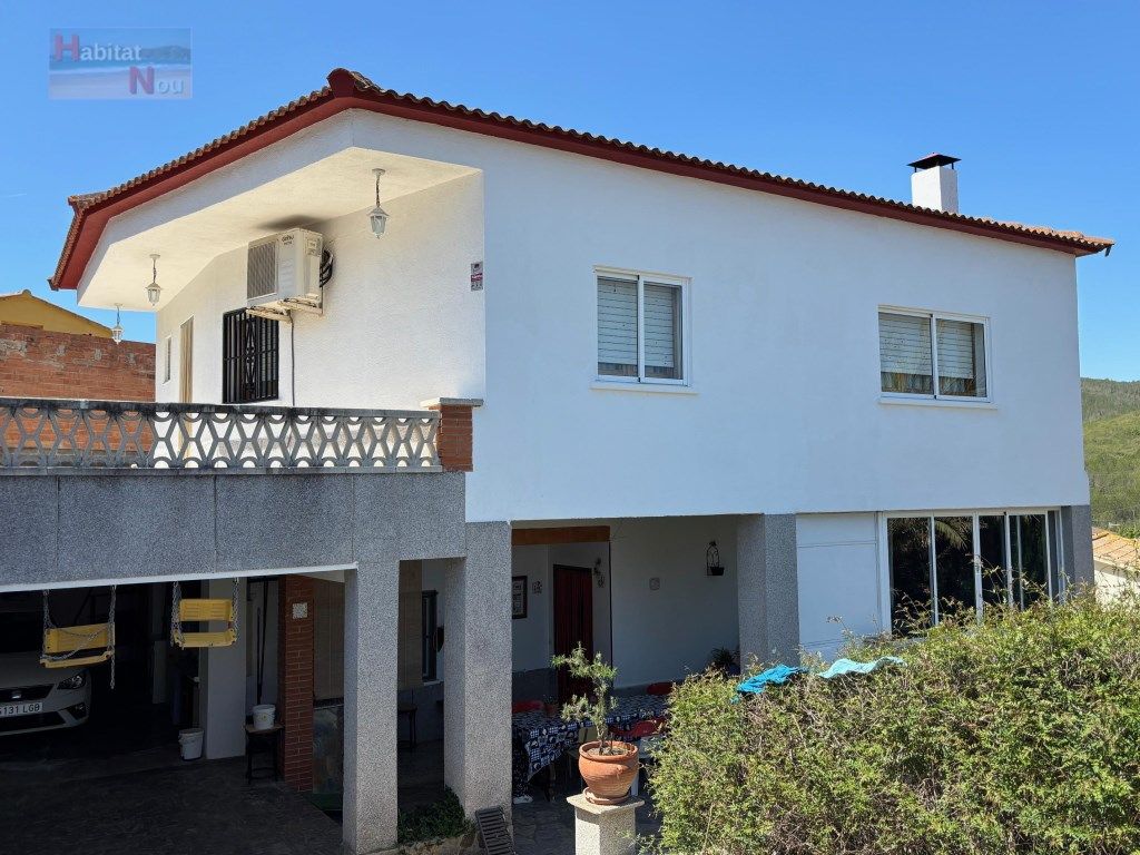 Exterior view of House or chalet for sale in La Bisbal del Penedès