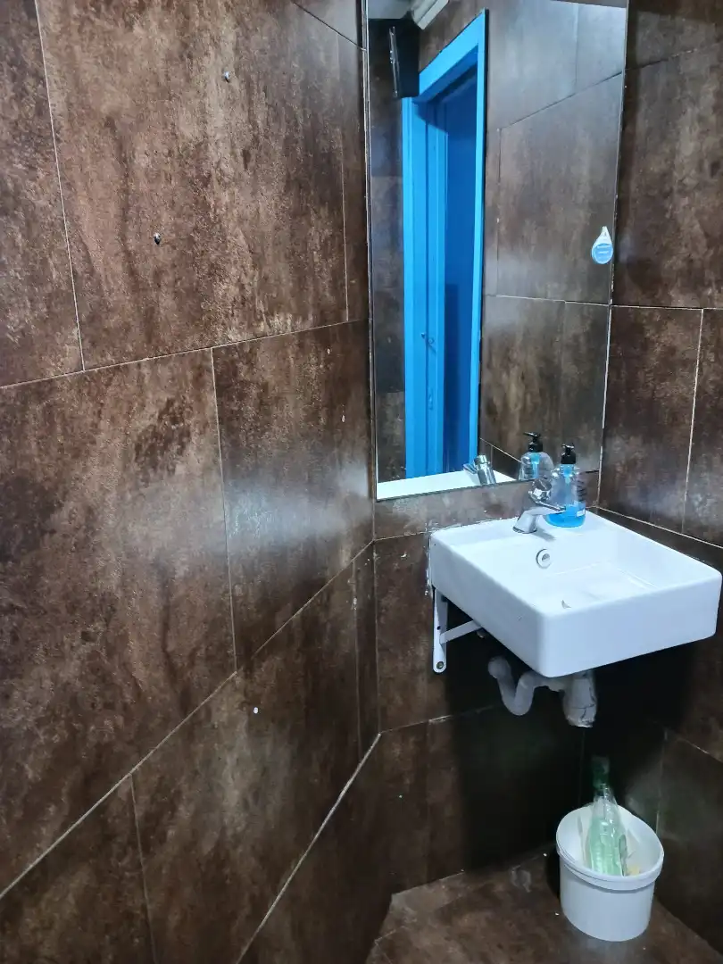 Baño de Local en traspaso en Ciudad Real con Aire acondicionado, Terraza y Amueblado