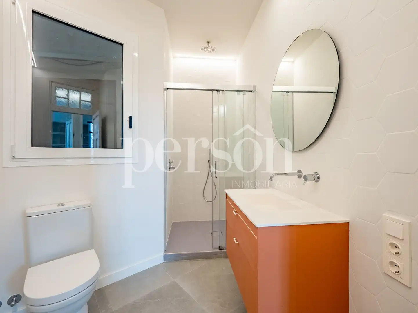 Bathroom of Flat for rent in Valencia  with Air Conditioner, Furnished and Balcony