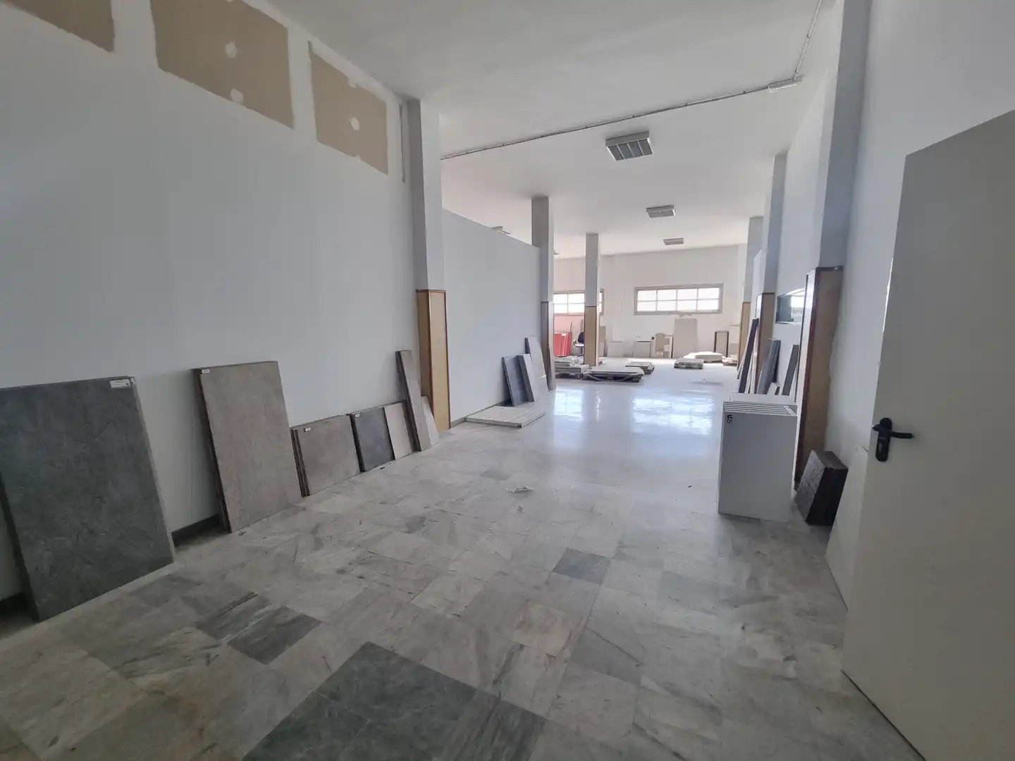 Nau industrial en venda en Almería amb Calefacció i Alarma