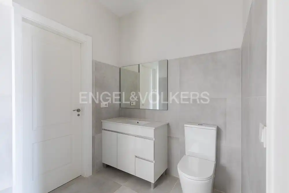 Badezimmer von Wohnung zum Verkauf in Valencia mit Klimaanlage, Heizung und Balkon