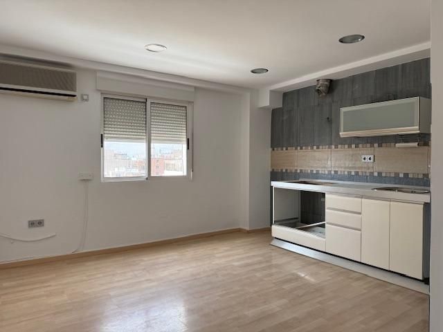 Cuina de Apartament de lloguer en  Murcia Capital amb Aire condicionat