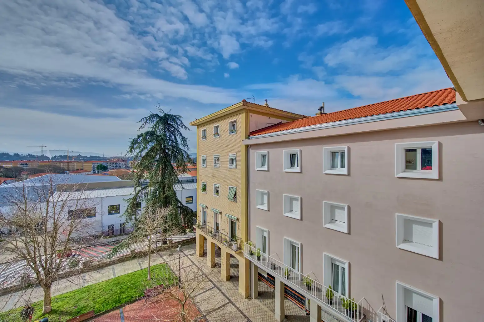 Vista exterior de Piso en venta en  Pamplona / Iruña con Calefacción y Parquet