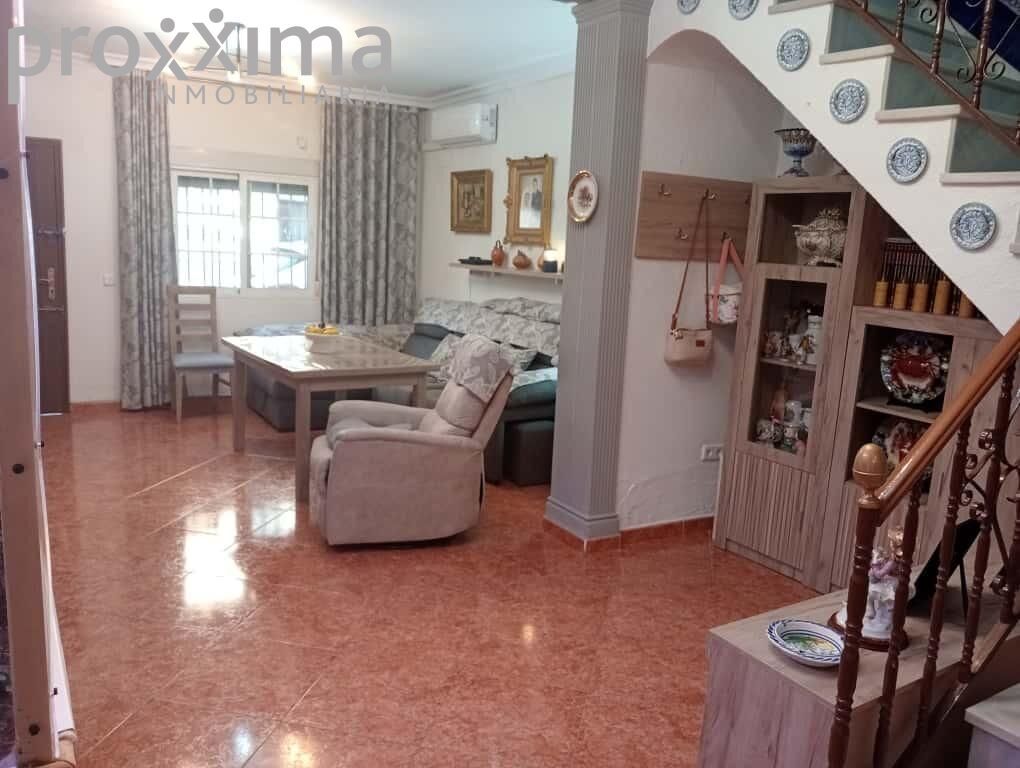 Sala d'estar de Casa o xalet en venda en  Sevilla Capital amb Balcó