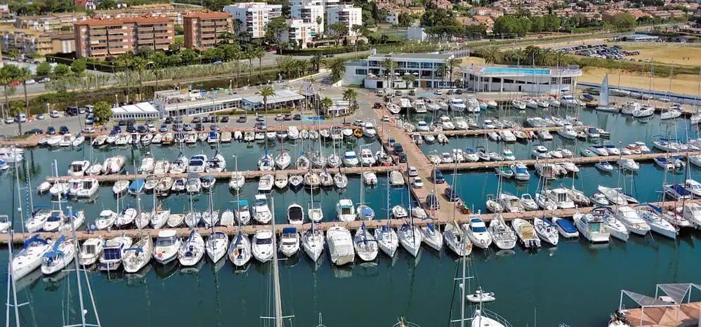 Parking de Piso en venta en Sant Vicenç de Montalt con Calefacción, Terraza y Piscina comunitaria