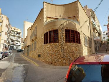 Casa con balcón en venta en Adra