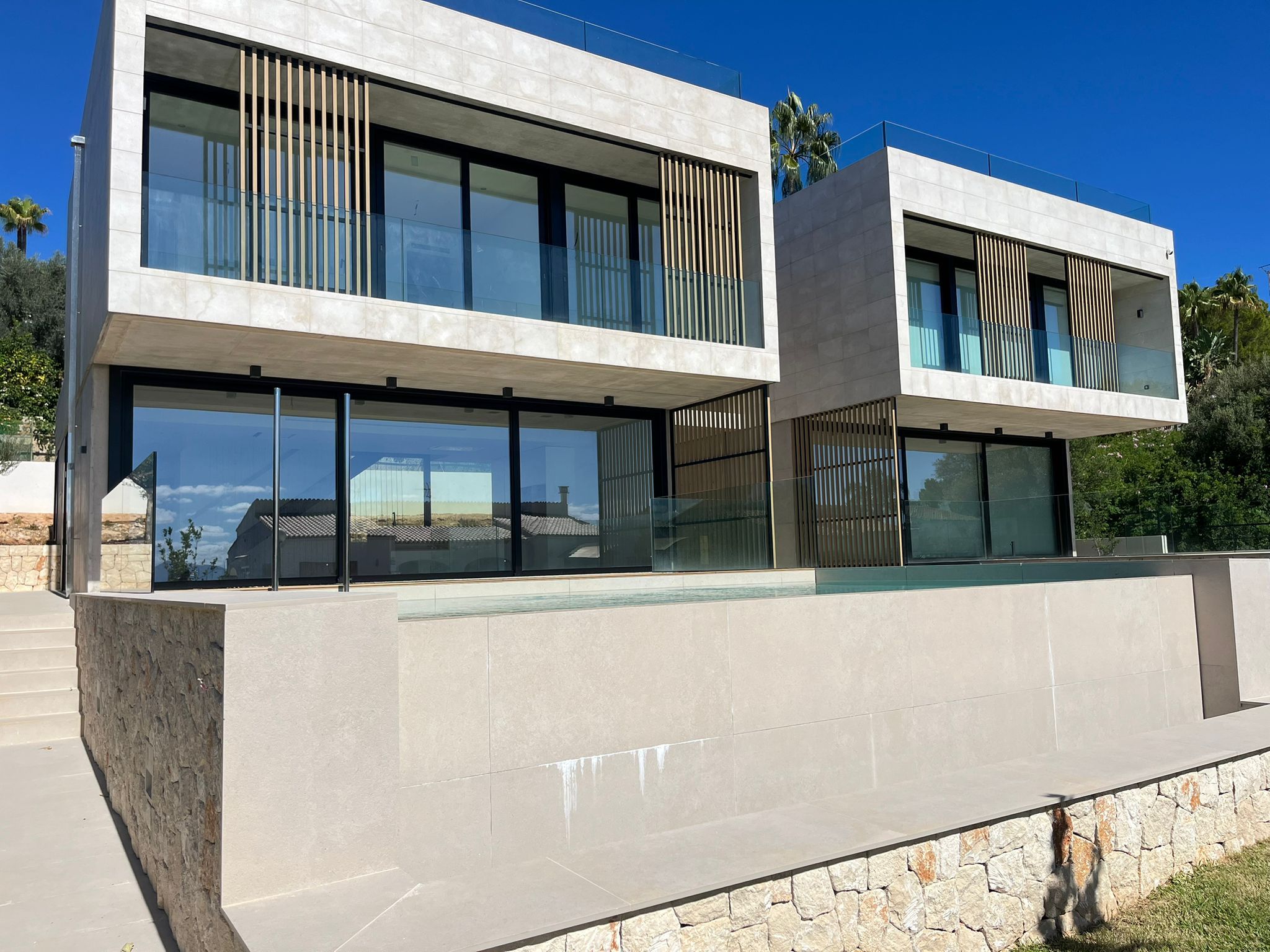 Vista exterior de Casa adosada en venda en Alcúdia amb Aire condicionat, Calefacció i Jardí privat