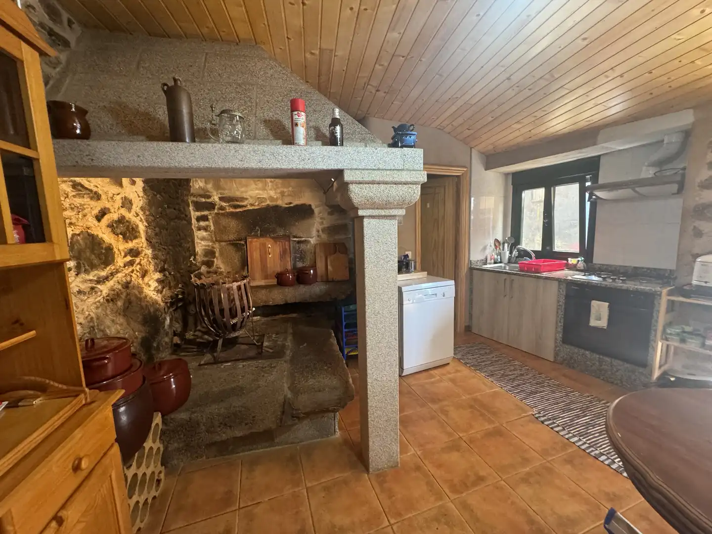 Cocina de Finca rústica en venta en Outes con Calefacción, Jardín privado y Terraza