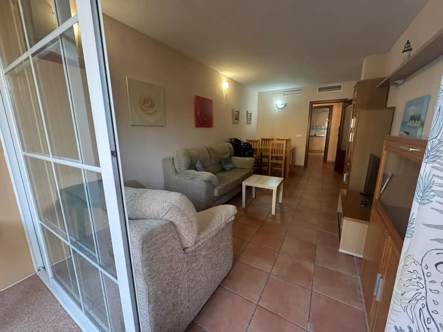 Sala d'estar de Pis de lloguer en Fuengirola amb Aire condicionat, Terrassa i Moblat