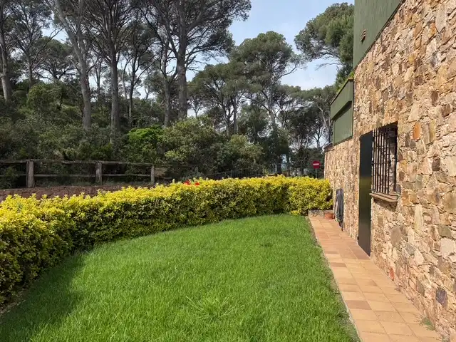 Jardín de Casa adosada de alquiler en Palafrugell con Amueblado, Balcón y Piscina comunitaria