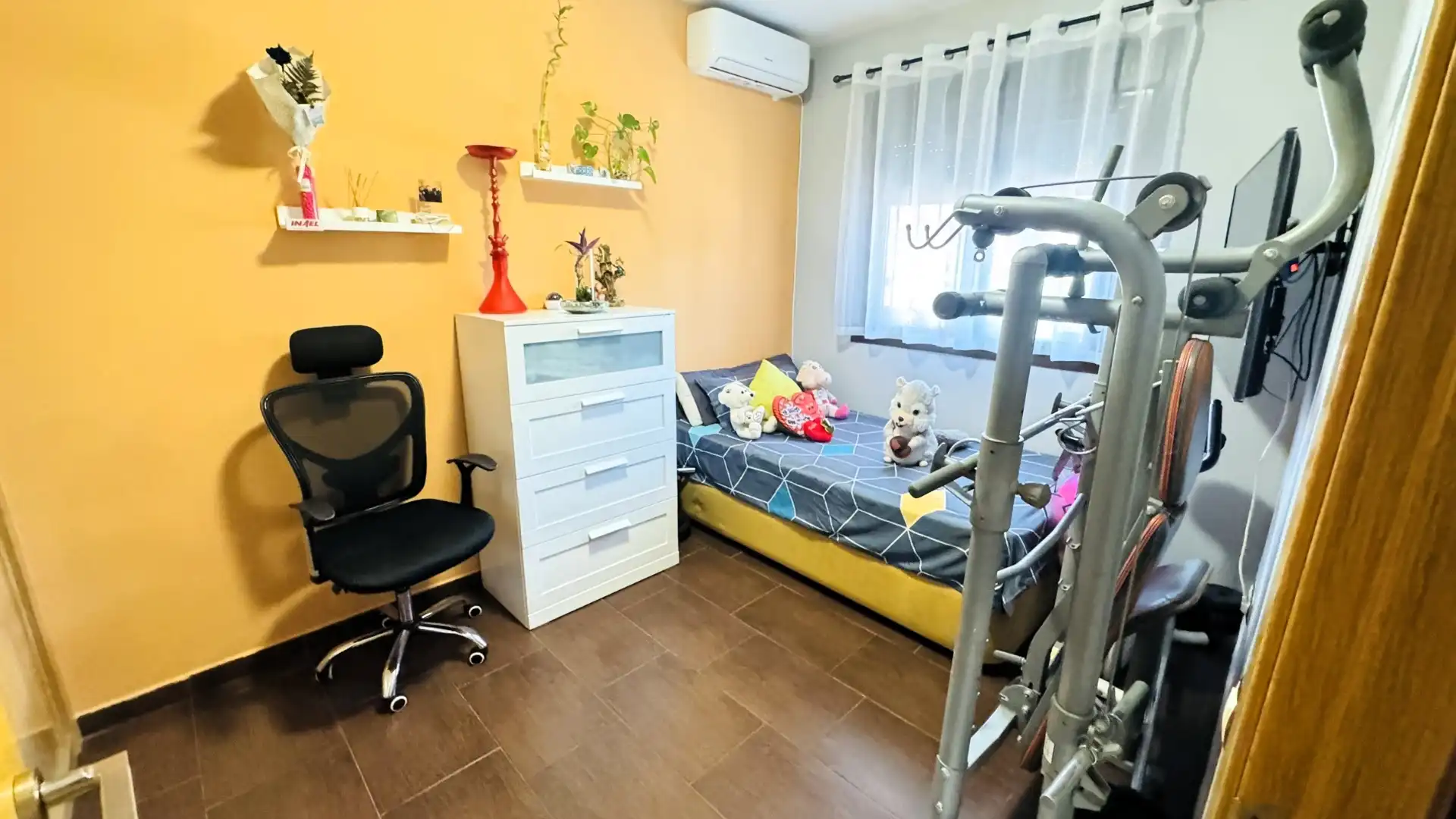 Dormitori de Casa o xalet en venda en Cedillo del Condado amb Aire condicionat, Calefacció i Jardí privat
