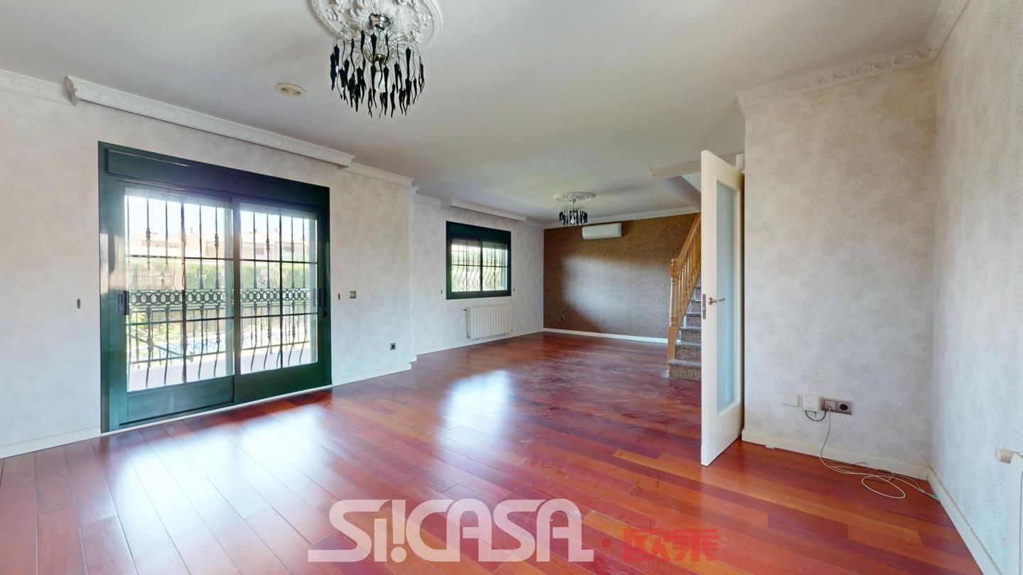 Sala d'estar de Casa adosada de lloguer en Illescas amb Aire condicionat, Calefacció i Jardí privat