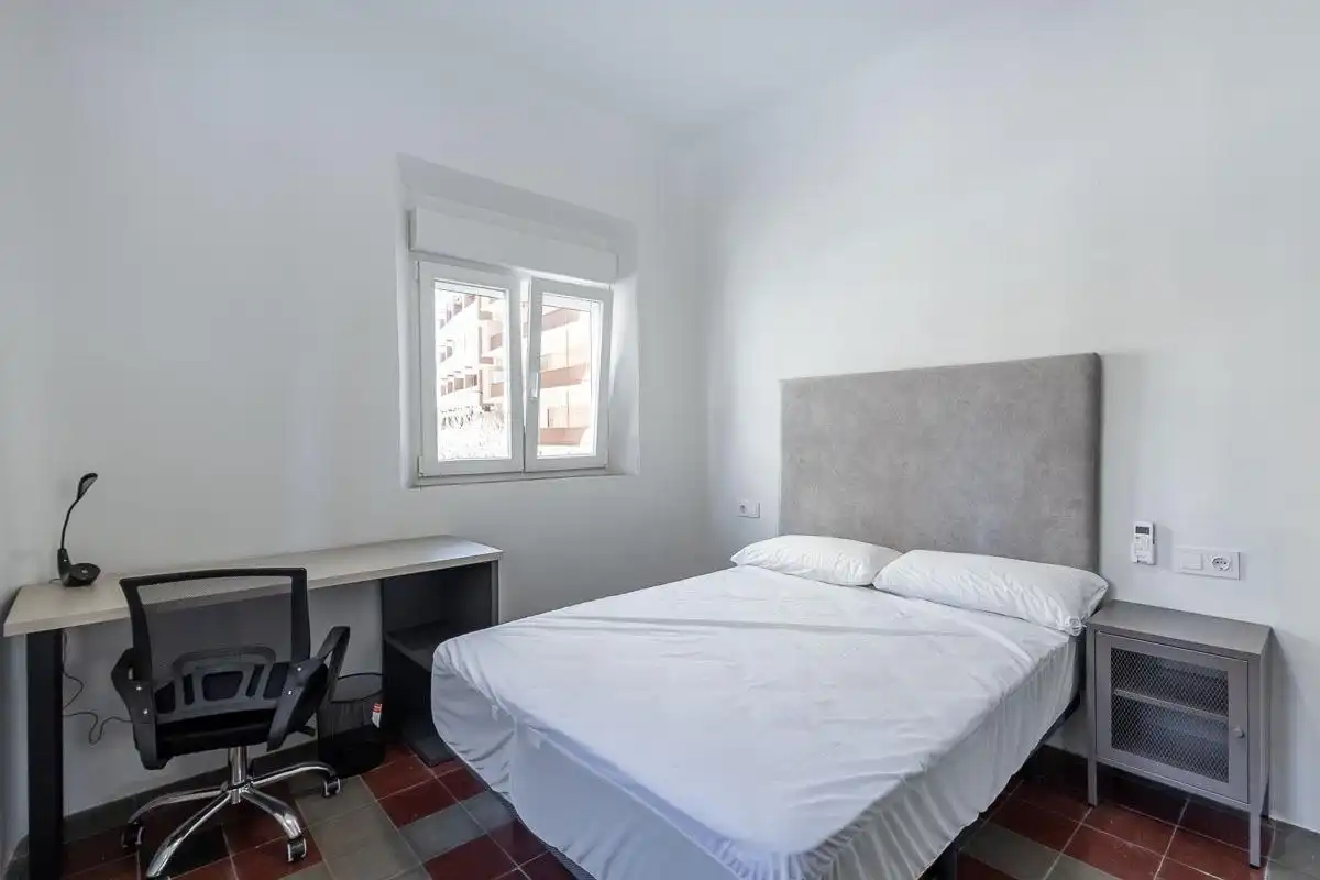 Habitación de Piso de alquiler en Granada con Aire acondicionado, Amueblado y Balcón