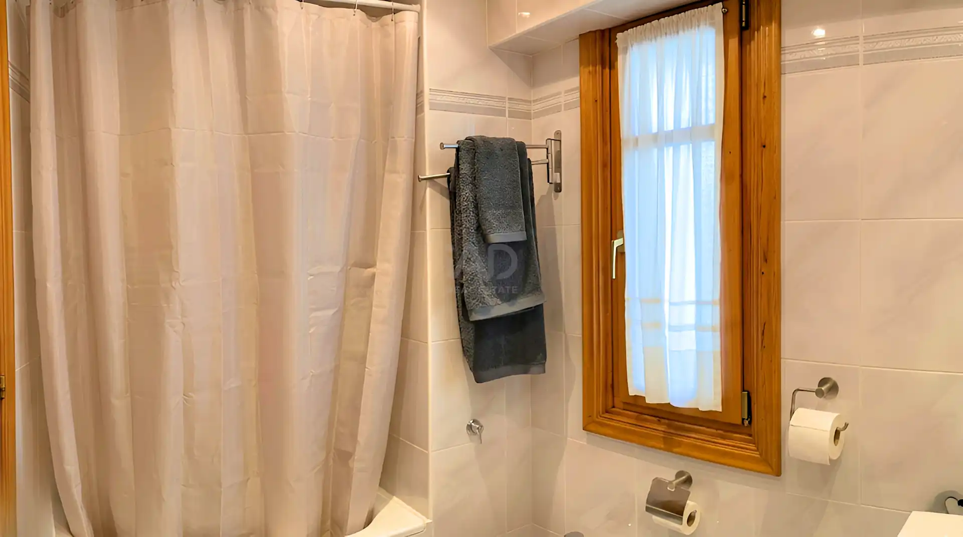 Badezimmer von Wohnung zum Verkauf in Goizueta mit Klimaanlage und Heizung
