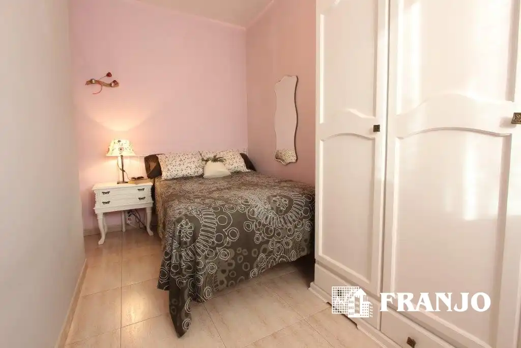 Habitación de Casa adosada en venta en Sabadell con Aire acondicionado, Calefacción y Jardín privado