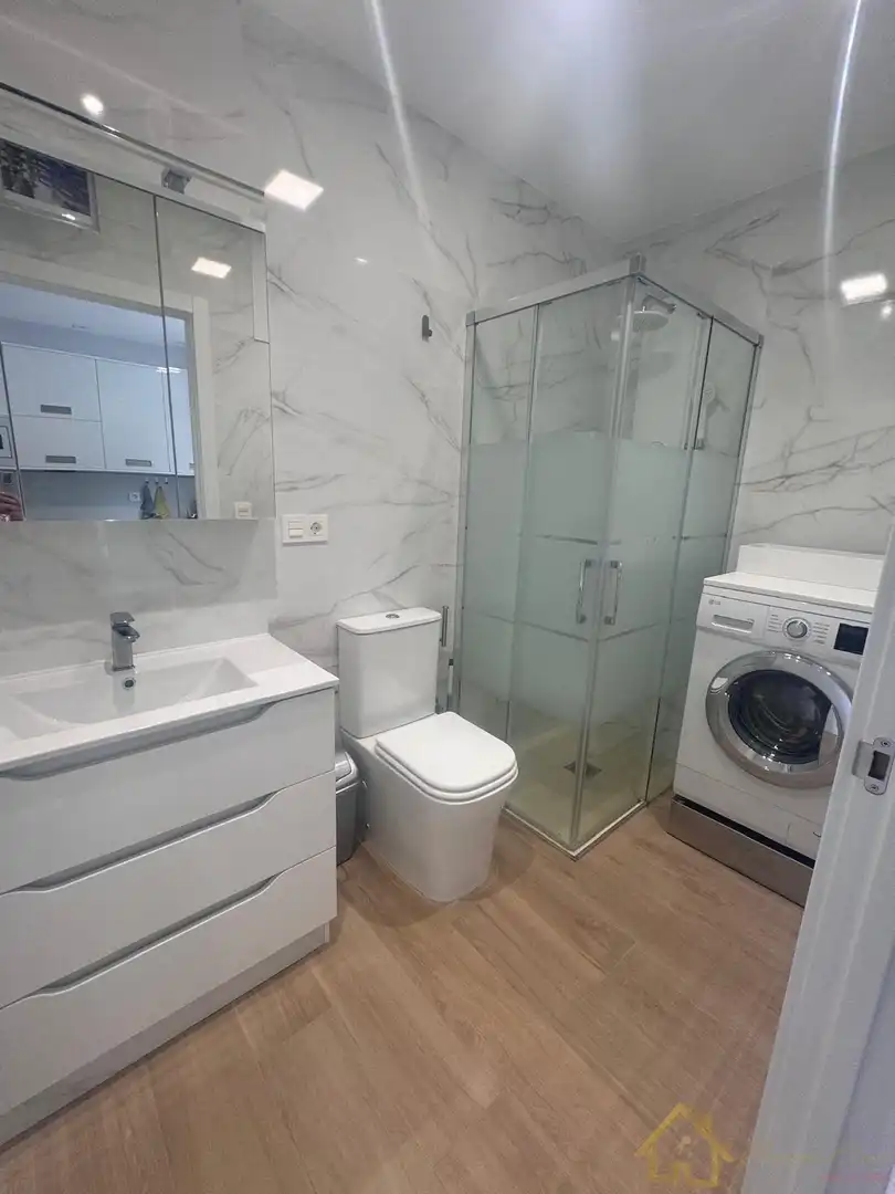 Badezimmer von Wohnungen zur Miete in Lugo mit Heizung und Möbliert