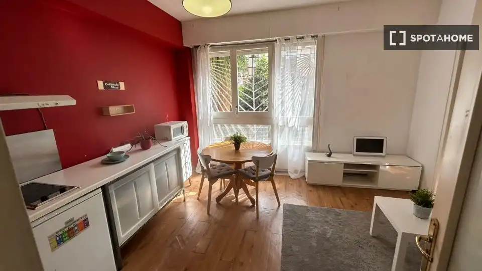 Sala d'estar de Pis per a compartir en Barcelona amb Aire condicionat, Calefacció i Moblat