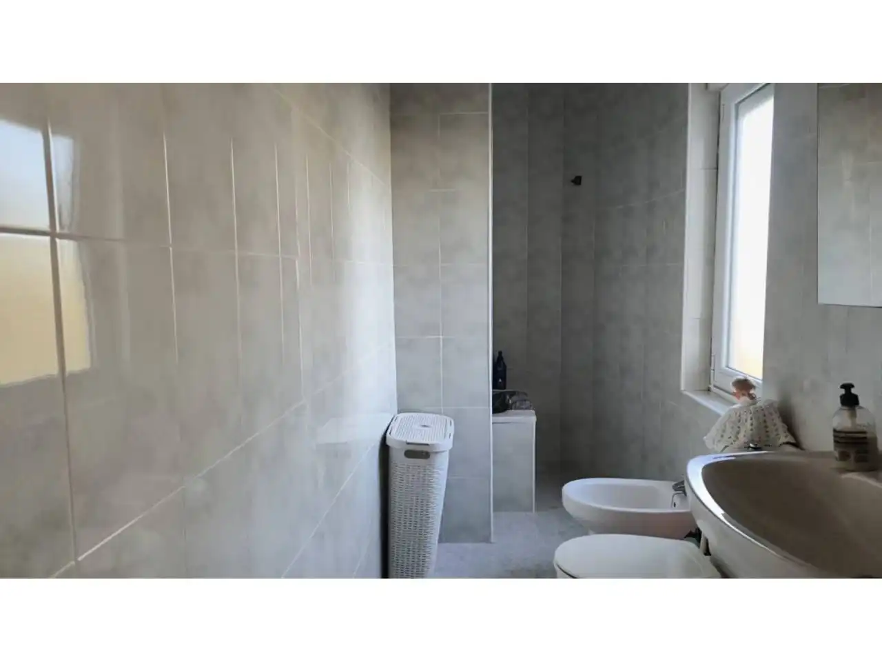 Bany de Casa o xalet en venda en Villaquilambre amb Calefacció, Terrassa i Alarma