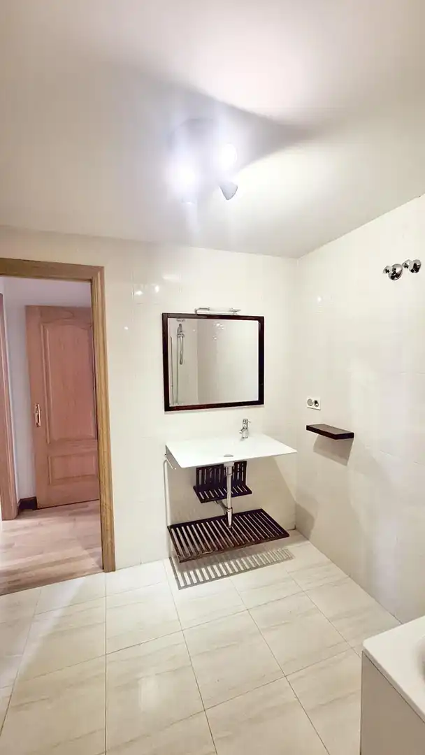 Baño de Piso en venta en Ponferrada con Calefacción, Trastero y Balcón