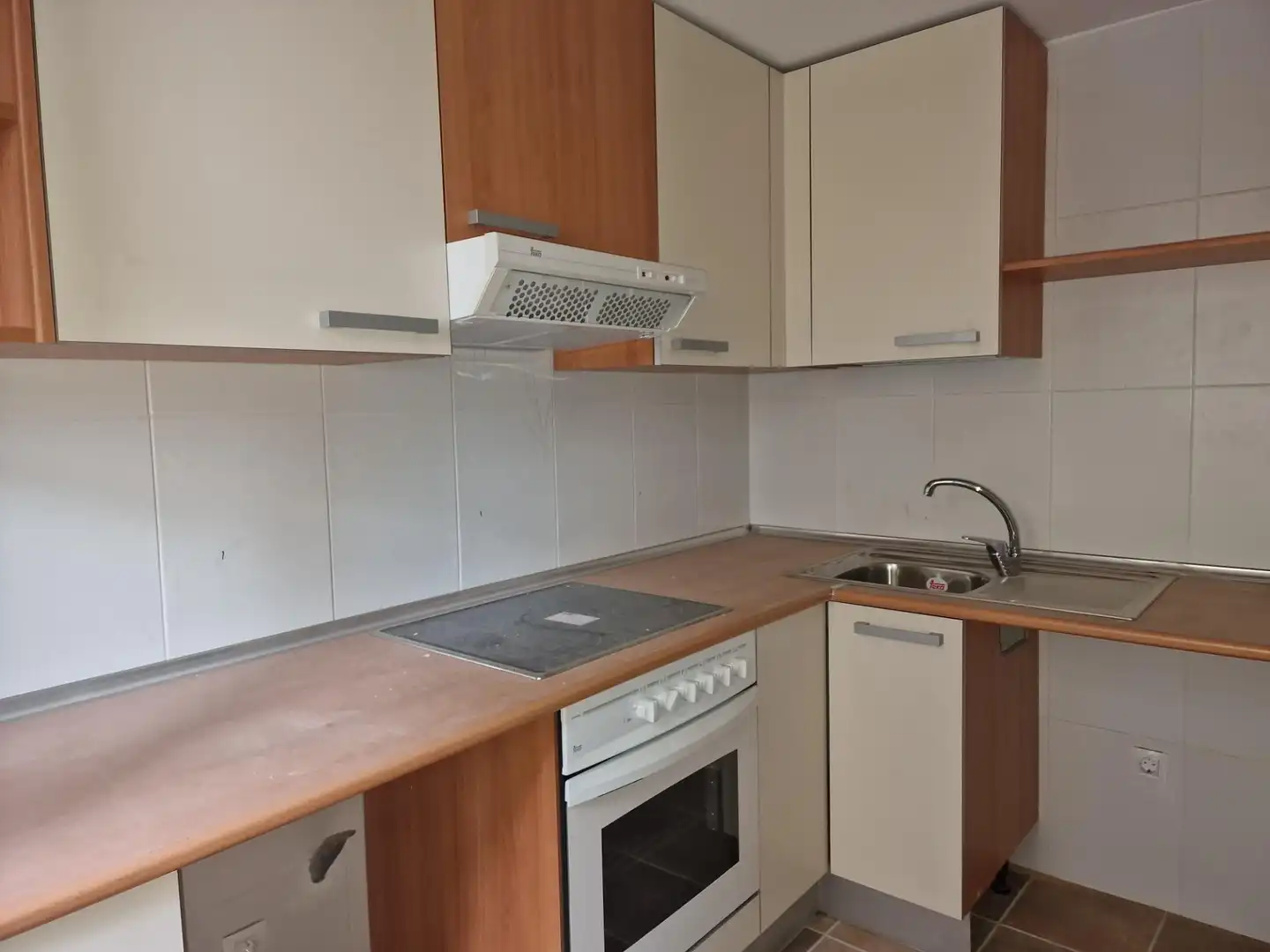 Kitchen of Buildings for sale in Aisa