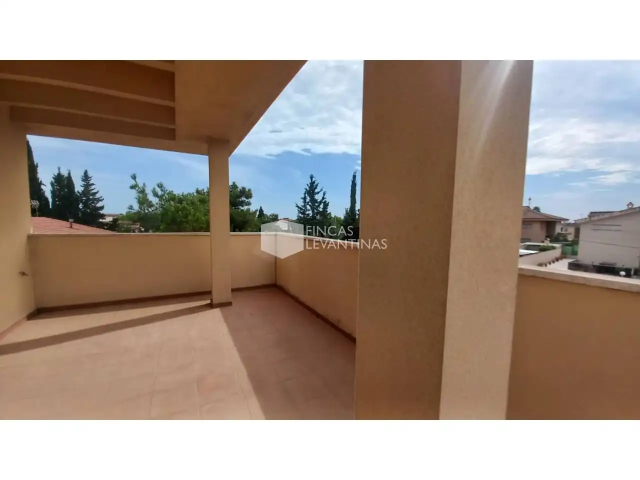 Terrassa de Casa o xalet en venda en San Vicente del Raspeig / Sant Vicent del Raspeig amb Aire condicionat, Jardí privat i Terrassa