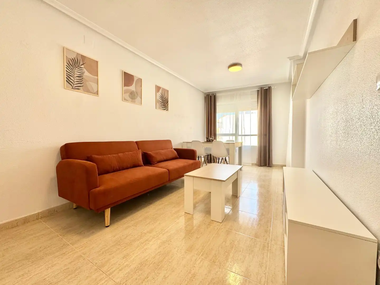 Sala d'estar de Apartament de lloguer en Guardamar del Segura amb Aire condicionat, Moblat i Rentadora