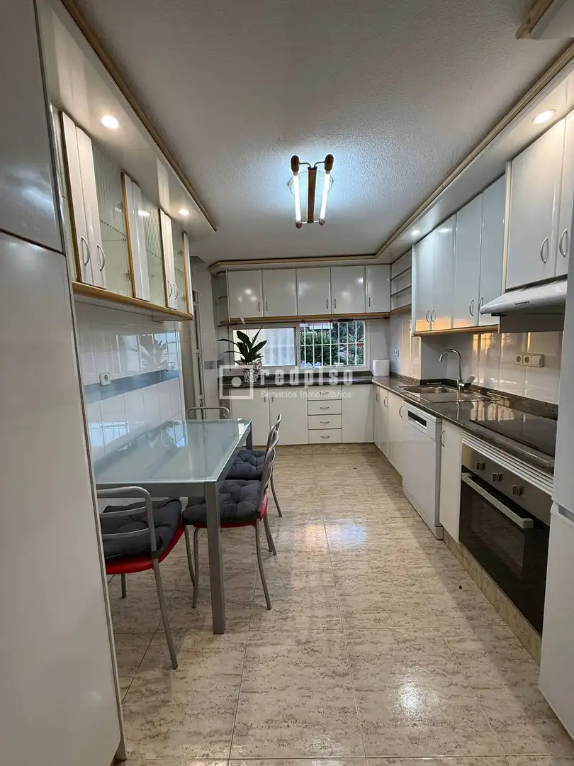 Cocina de Piso de alquiler en Murcia con Aire acondicionado, Calefacción y Amueblado