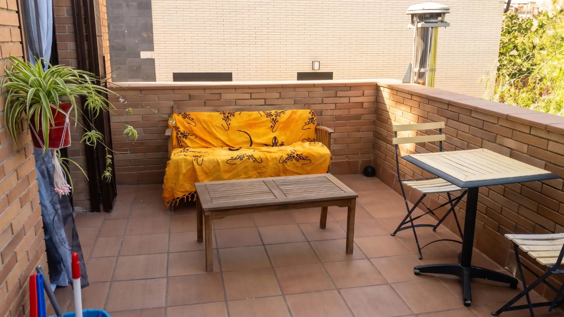 Terrassa de Casa o xalet en venda en Viladecans amb Jardí privat, Terrassa i Piscina