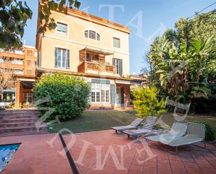 Vista exterior de Casa o xalet de lloguer en  Barcelona Capital amb Terrassa, Piscina i Balcó