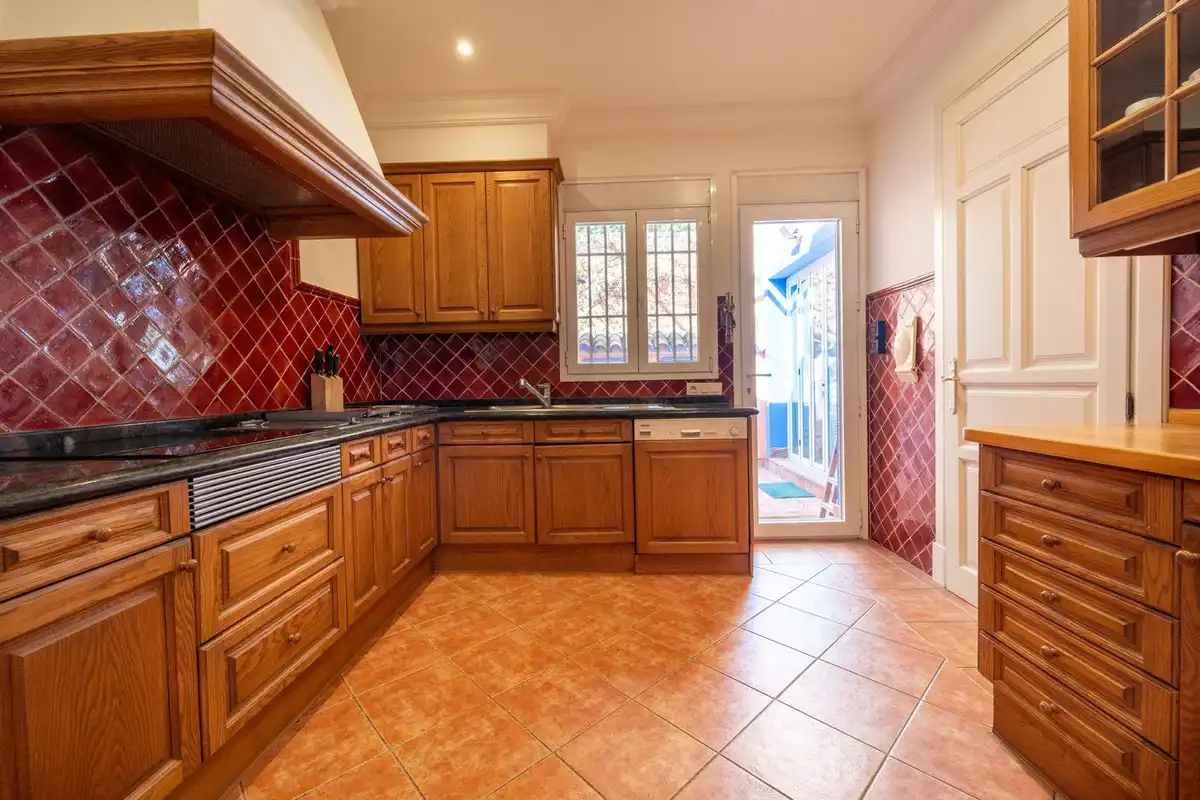Cocina de Apartamento de alquiler en Benahavís con Aire acondicionado, Jardín privado y Terraza