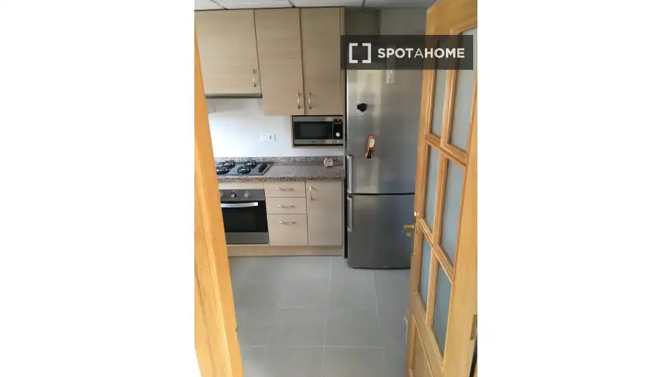 Cuina de Apartament per a compartir en El Campello amb Aire condicionat, Terrassa i Moblat