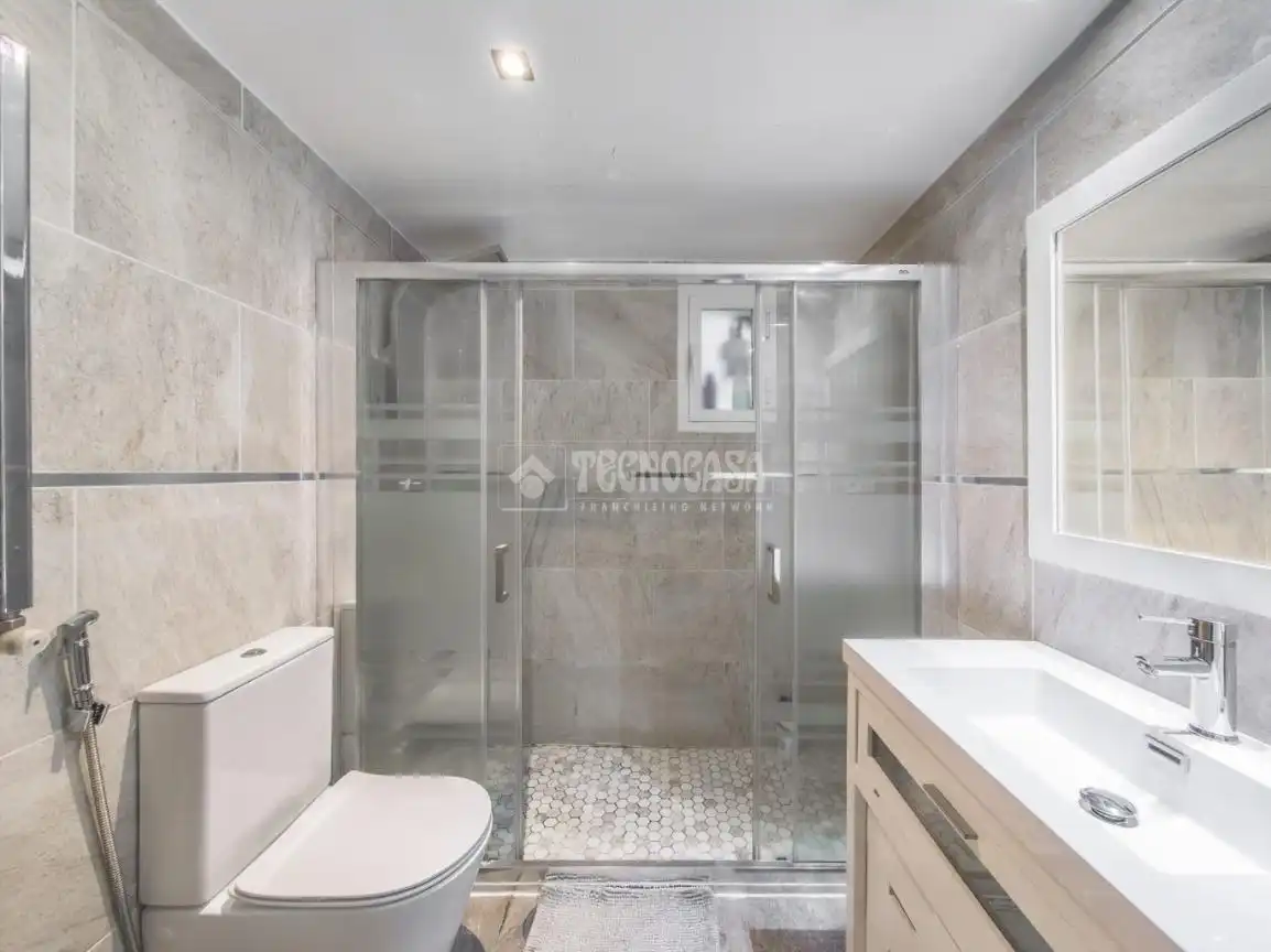 Baño de Piso en venta en Madrid con Aire acondicionado, Calefacción y Terraza