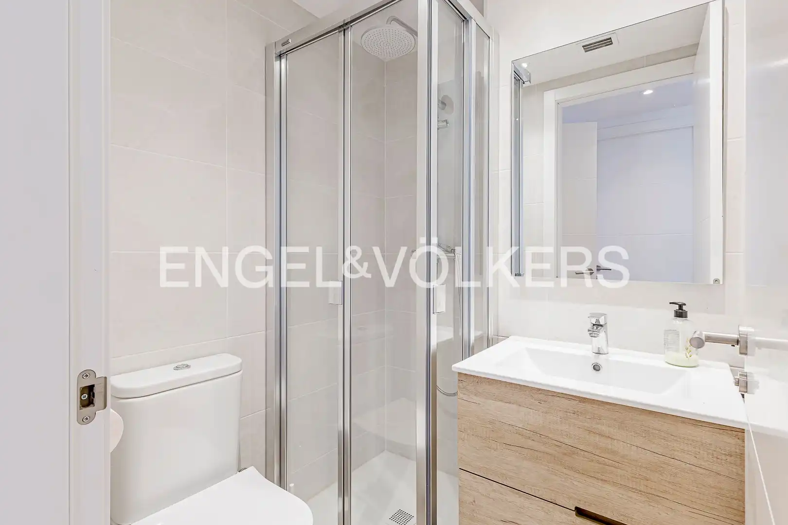 Baño de Ático en venta en Barcelona con Aire acondicionado, Calefacción y Terraza