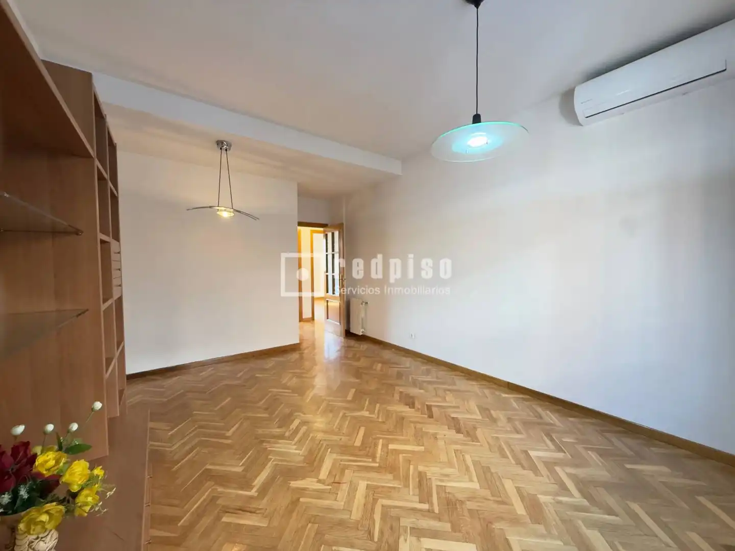 Living room of Flat for sale in Madrid  with Air Conditioner, Heating and Parquet flooring