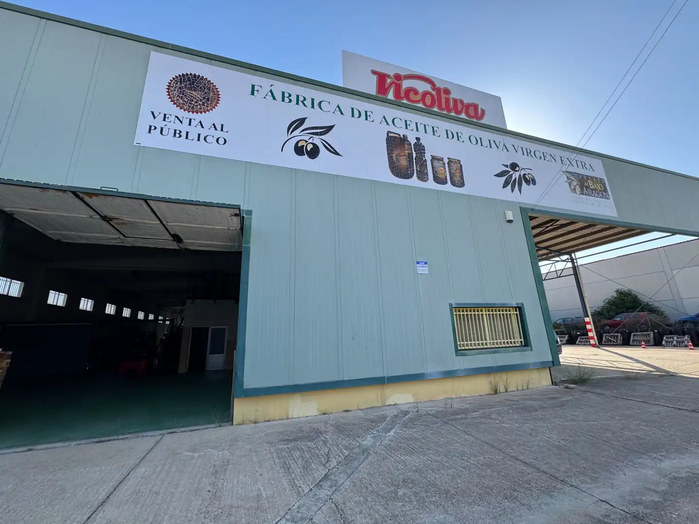 Außenansicht von Fabrikhallen zum Verkauf in Alcañiz