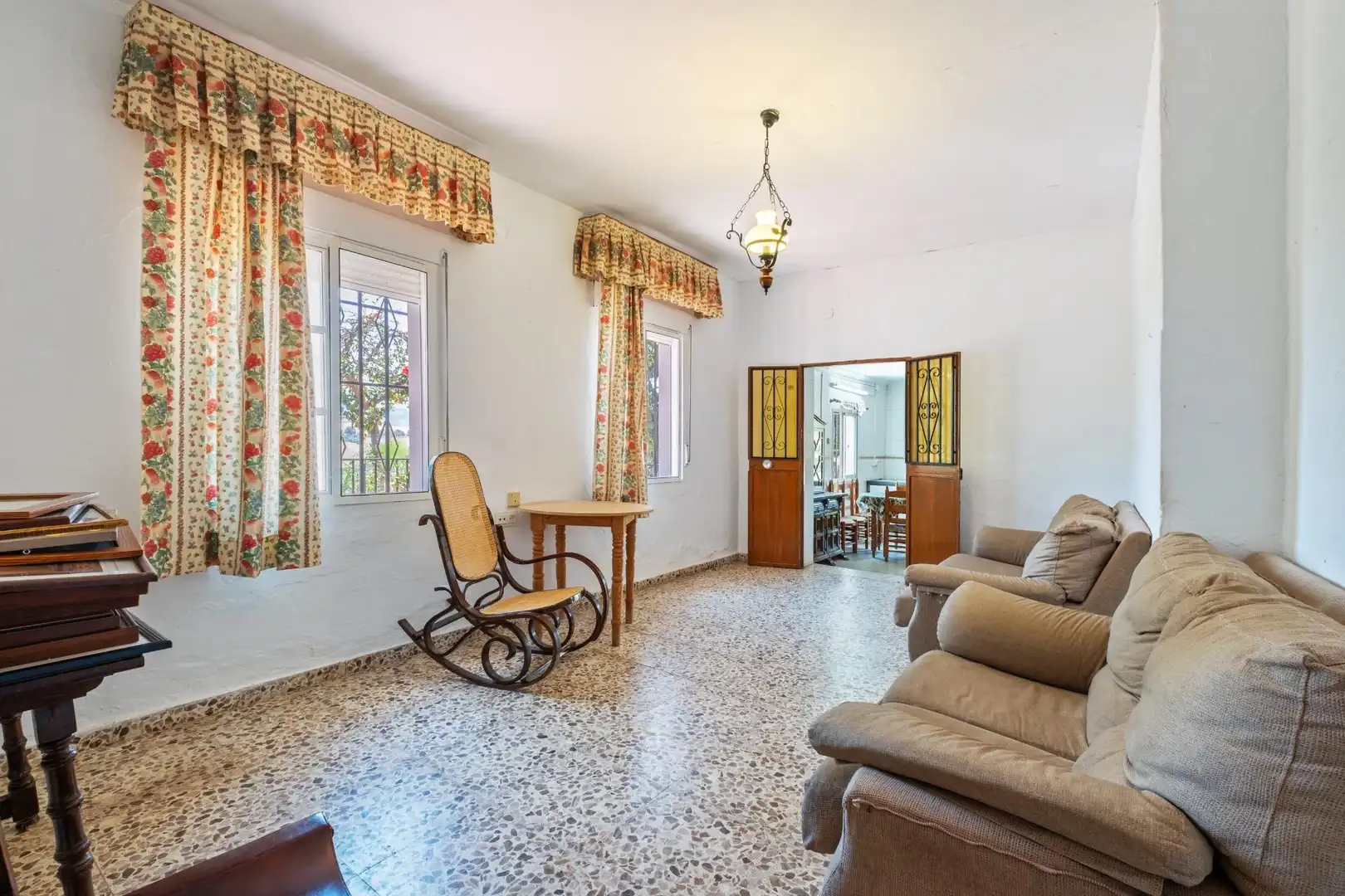 Sala d'estar de Casa o xalet en venda en Pizarra amb Calefacció, Jardí privat i Terrassa