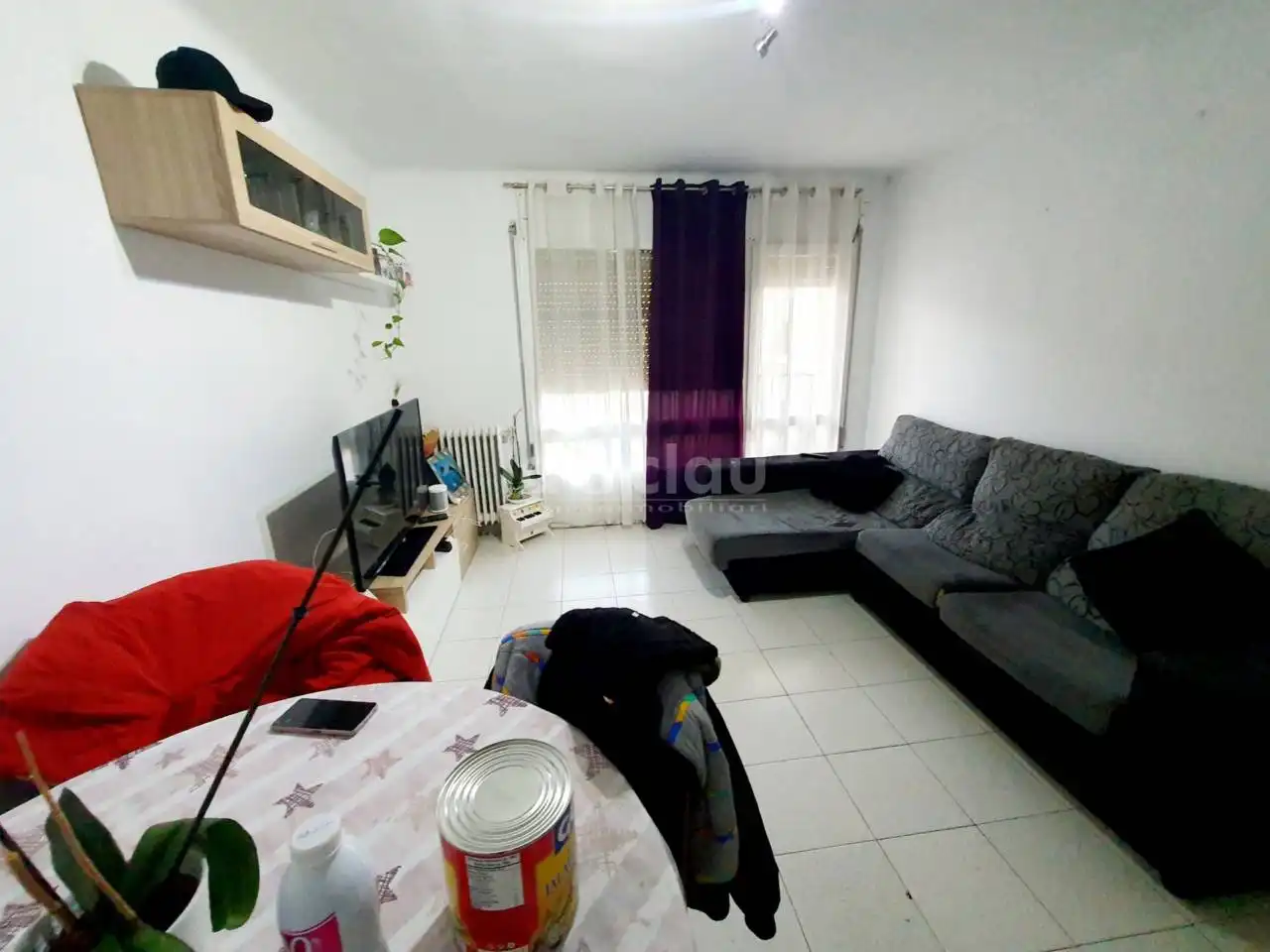 Wohnzimmer von Wohnung zum Verkauf in Tona mit Heizung, Terrasse und Abstellraum