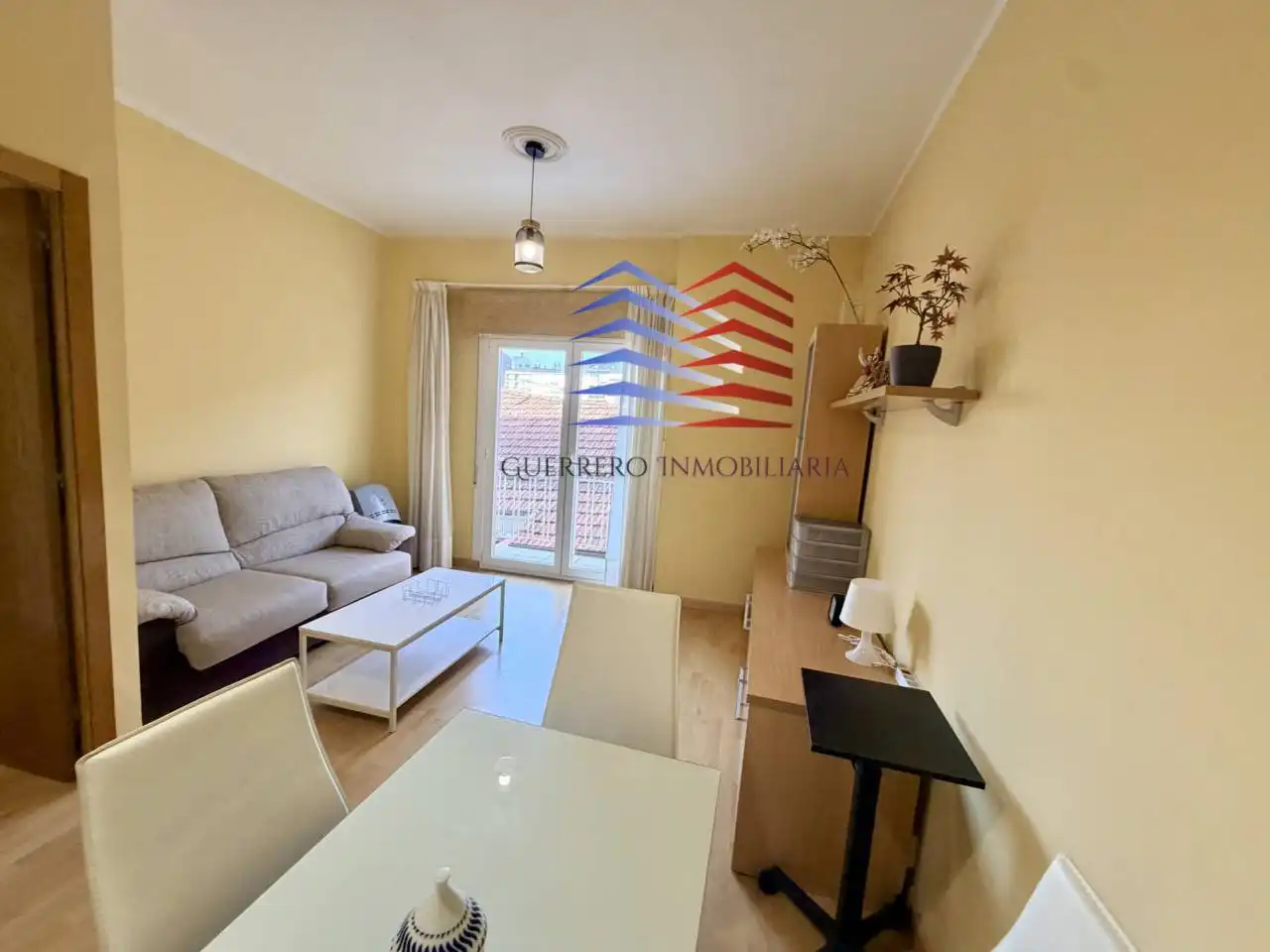 Wohnzimmer von Wohnungen zur Miete in Ourense Capital  mit Heizung, Parkett und Möbliert