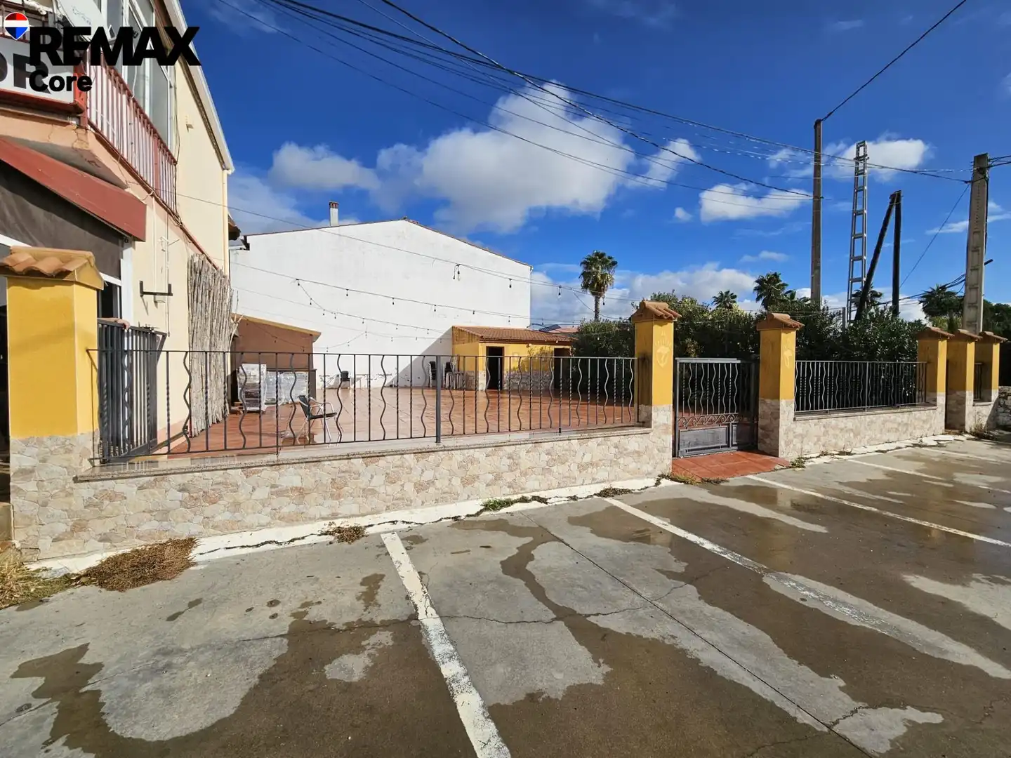 Vista exterior de Local en venda en Almoharín