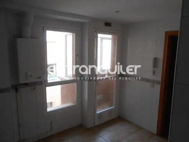 Maisonette zur Miete in Avenida Orense, Los Arroyos