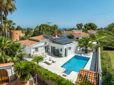 Detached house with pool for sale in El Montgó